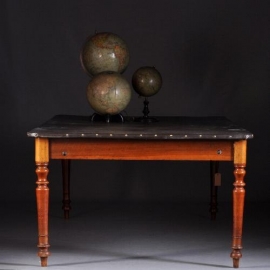 Antieke tafel / Hollandse werktafel ca. 1875 met doorleefd blad 1,23 X 2,25 m. (No.820693)