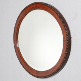 Antieke spiegel / Ovaal met facet geslepen ca. 1900 met parel rand (No.771851)