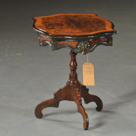 Antieke bijzettafels / wijntafels / Mariage Willem III tafel eind 19e eeuw  in wortelnotenhout met zwart (No. 470747)