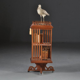 Antieke bijzettafels /  Boekenmolen ca. 1890 met  twee verdiengen en opstaande rand met gedraaide spijlen(No.421354)