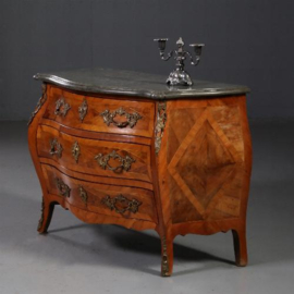 Antieke commode / Grote gebombeerde Commode ca 1770 notenhouten met brons beslag (No.780144)#