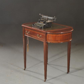 Antieke bijzettafels / Engels dames-schrijftafeltje mahonie ca. 1890 met postvakjes (No. 501302)