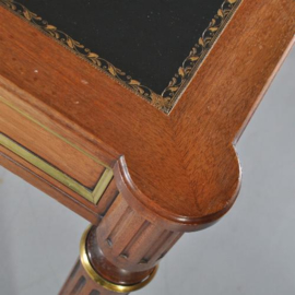 Antieke bureaus / Reusachtige schrijftafel met stoel doorleefd groen leer ca. 1950 Frankrijk (No.411551)