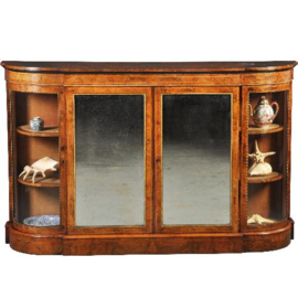 Antieke kast /  sublieme wortelnoten 4-deurs credenza ca. 1850 met kwart ronde vitrines (No.432240)