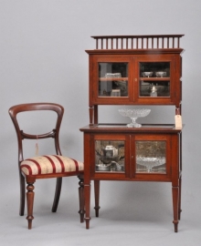 Antieke kast / Engels Display cabinet mahonie gemerkt "1905 FHH" achterzijde (No.473602)