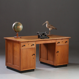 Antieke bureaus / Blond bureau Haagse School ca. 1920 met laden achter de deuren (No.891545)