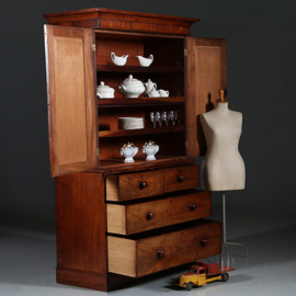 Antieke kasten / Mahonie kabinet ca. 1825 met getoogde deuren en zuilen (No.901242)