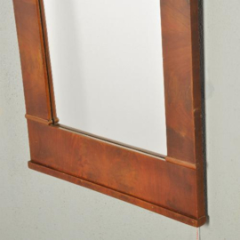Antieke spiegels / Hollandse Biedermeier spiegel in bloemmahonie ca. 1820 met gewelfde kap (No.200257)