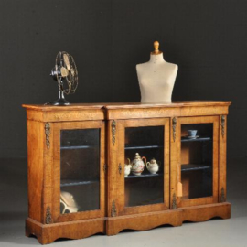 Antieke kast /  Blonde noten vitrine Credenza met breakfront ca. 1890 met originele ontwerptekening (No.430614)