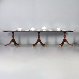 Triple Pedestal D-end table 12 personen in doorleefde kleur ca 1925 (No. 931150)