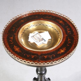 Antieke bijzettafeltjes / Staander voor visitekaartjes ca. 1900 messing schaal in ingelegde tafel (No.702545)