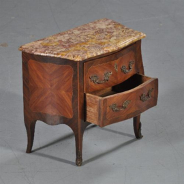 Antiek Varia / Tafelkastje / miniatuur commode of meesterstukje ca. 1910 in noten met marmer (No.411567)