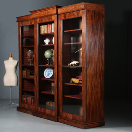 Antieke kasten / 2,59 m Hoge Hollandse mahonie Neoclassicistische boekenkast met 3 schuifdeuren ca. 1790 (No.881630)