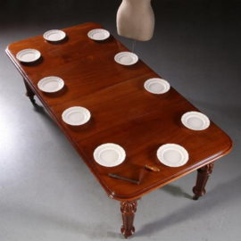 Antieke tafel / Smalle eetkamertafel tot 10 personen ca. 1865 Windout table met slinger en twee inlegbladen. (No.781541)