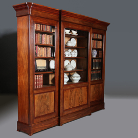 Strakke grote driedeurs Boekenkast Servieskast Laat Biedermeier ca 1840 deels gesloten mahonie en bloemmahonie (No.212815)