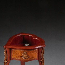 Antieke bijzettafels / Hartvormig juwelentafeltje "Faberge Heirbloom furniture collection" jaren '70 (No.582623)