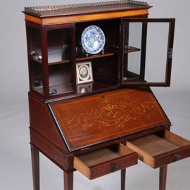 Damessecretaire met vitrine en rijk ingelegde schrijfklep (No.331505)