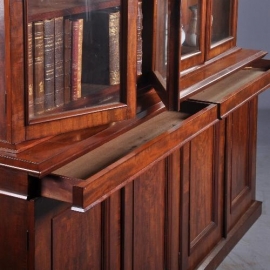 Antieke kast / Engelse 8-deurs Bibliotheekkast ca. 1840 in mahonie met twee verstopte brede ondiepe laden (No.931901)