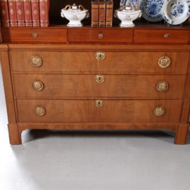 Antieke kast / Zeer strak Louis Seize kabinet ca. 1790  in blond mahonie (No.781550)