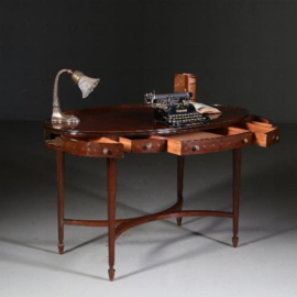 Antieke bureaus / Ovale schrijftafel met geometrisch ingelegd blad ca. 1850 met vijf kleine ladem (No.721313)