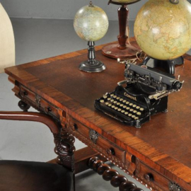 Antieke bureaus / 18e eeuwse  schrijftafel in Palissander met leer en 3 laden (No.240641)