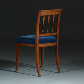 10 stoelen ca 1800 op sabelpoten en pijlen in de rug incl stof naar wens (No.252015)