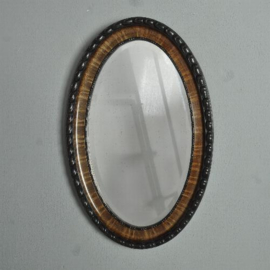 Antieke spiegels / Grote Engelse spiegel, ovaal ca. 1900 met bewerkte rand  (No.520601)