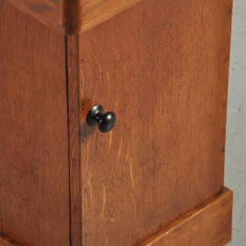 Antieke bijzettafels / Art deco  tafelkastje of bijzettafel met deurtje in de voet ca. 1930 (No.281112)