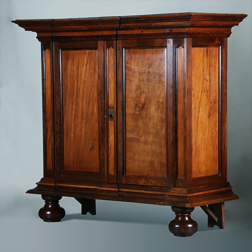 Koloniale kast  ca 1700 ( museale kwaliteit in massief palissander en djati No.311425)