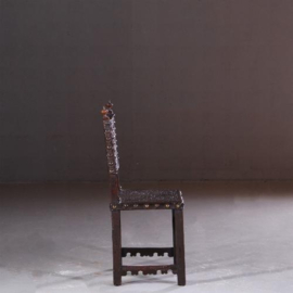 Antieke stoelen / Eikenhouten Spaanse stoel ca. 1800 met gepreegd lederen zitting (No.651512)