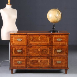 Antieke kast / 18e eeuwse commode met breakfront met fraai inlegwerk (No.632020)