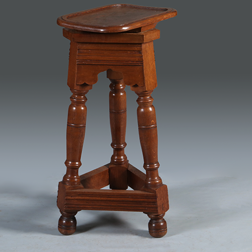 Robuuste piëdestal of atelier bok ca 1890 voor presentatie van kunstwerk ca 1900 (No.301622)