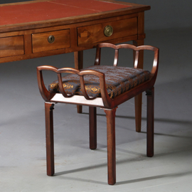 Pianobankje Chippendale stijl met gouden medaillons op zwart bekleed ca 1910  (No.910810)