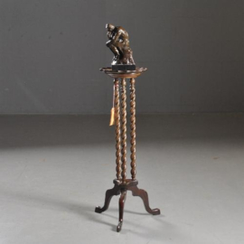 Antieke bijzettafels / Hoge piedestal of lampentafel  ca. 1890 3 gedraaide staanders op driesprant (No.682804)