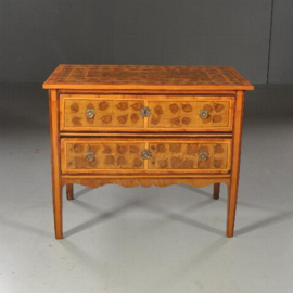 Antieke kast / 18e eeuwse Italiaanse commode met olijfhout met essenhout en oesterfineer (No.401748)