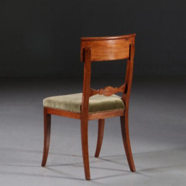 Antieke eetkamerstoelen / Stel van 4 Hollandse sabelpoot stoelen ca. 1810 incl. stoffering naar wens (No.820868)