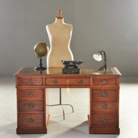 Antieke bureaus / Engels mahonie bureau ca. 1875 met 9 laden,  groen leer ingelegd (No.191512)&