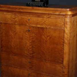 Antieke  bureaus / klepbureau of secretaire in blond berken met 15 laden en een deurtje (No.722111)