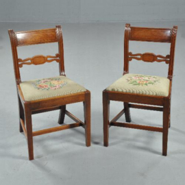 Antieke stoelen / stel van 6 eetkamerstoelen met 6 verschillende boeketjes (No.402553)