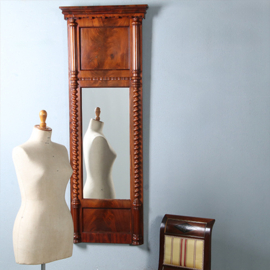 Biedermeier spiegel ca 1835 met onder en boven een bloemmahonie paneel getorste zuilen langszij (No.985587) - Hoogte 1,70 m