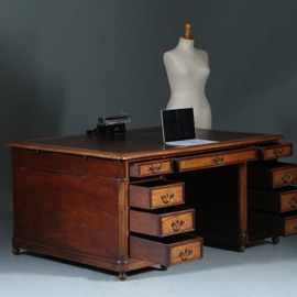 Doorleefd Frans mahonie partnerbureau  ca 1860 met 16 laden en twee uittrekbladen(No.960730)