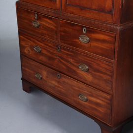 Zeer strak Engels Kabinet in fraaie lichtere mooi verouderde kleur ca 1800 (No.421015)