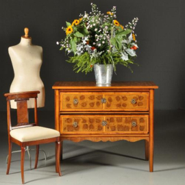 Antieke kast / 18e eeuwse Italiaanse commode met olijfhout met essenhout en oesterfineer (No.401748)