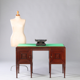 Art deco bureau schrijftafel in mahonie met groen schrijfblad ca 1915 laden achter deurtjes (No.962675)1