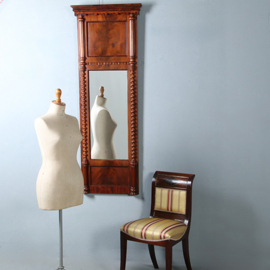 Biedermeier spiegel ca 1835 met onder en boven een bloemmahonie paneel getorste zuilen langszij (No.985587) - Hoogte 1,70 m