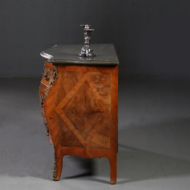 Antieke commode / Grote gebombeerde Commode ca 1770 notenhouten met brons beslag (No.780144)#