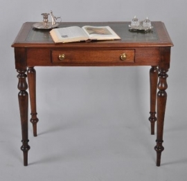 Antieke bureaus / Kleine Schrijftafel / sidetable met groen leer goud gestempeld ca. 1870 (No.86596)