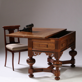 Antieke bureaus / Betaaltafel Neo-renaissace 19e eeuw als schrijftafel zeer geschikt (No.891160)