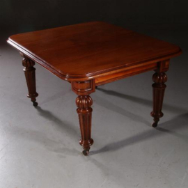 Antieke tafel / Smalle eetkamertafel tot 10 personen ca. 1865 Windout table met slinger en twee inlegbladen. (No.781541)