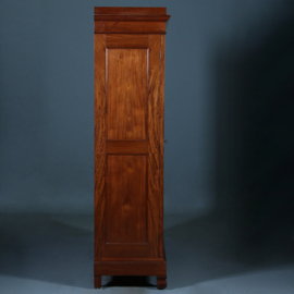 Strakke en statige Hollandse Louis Seize kast in bloemmahonie ca 1790  (No.400915)